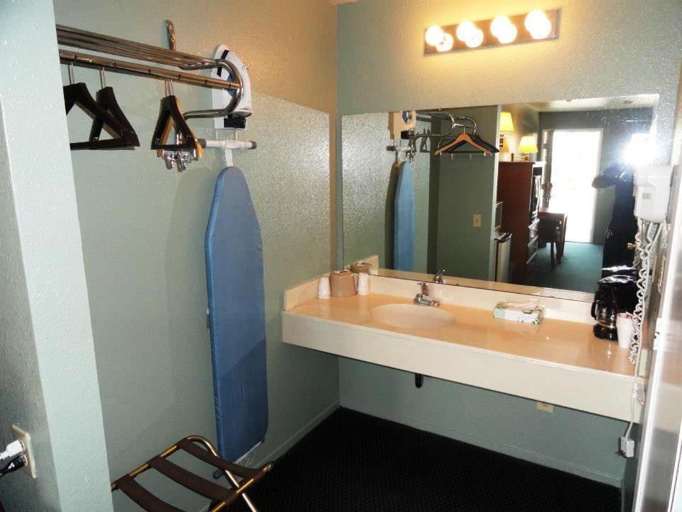Applegate Inn Atwater Екстер'єр фото